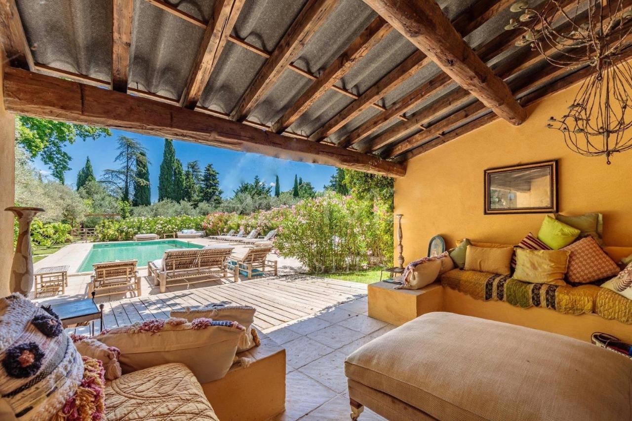 Bastide Du Regent Hotel Le Thor Exterior photo