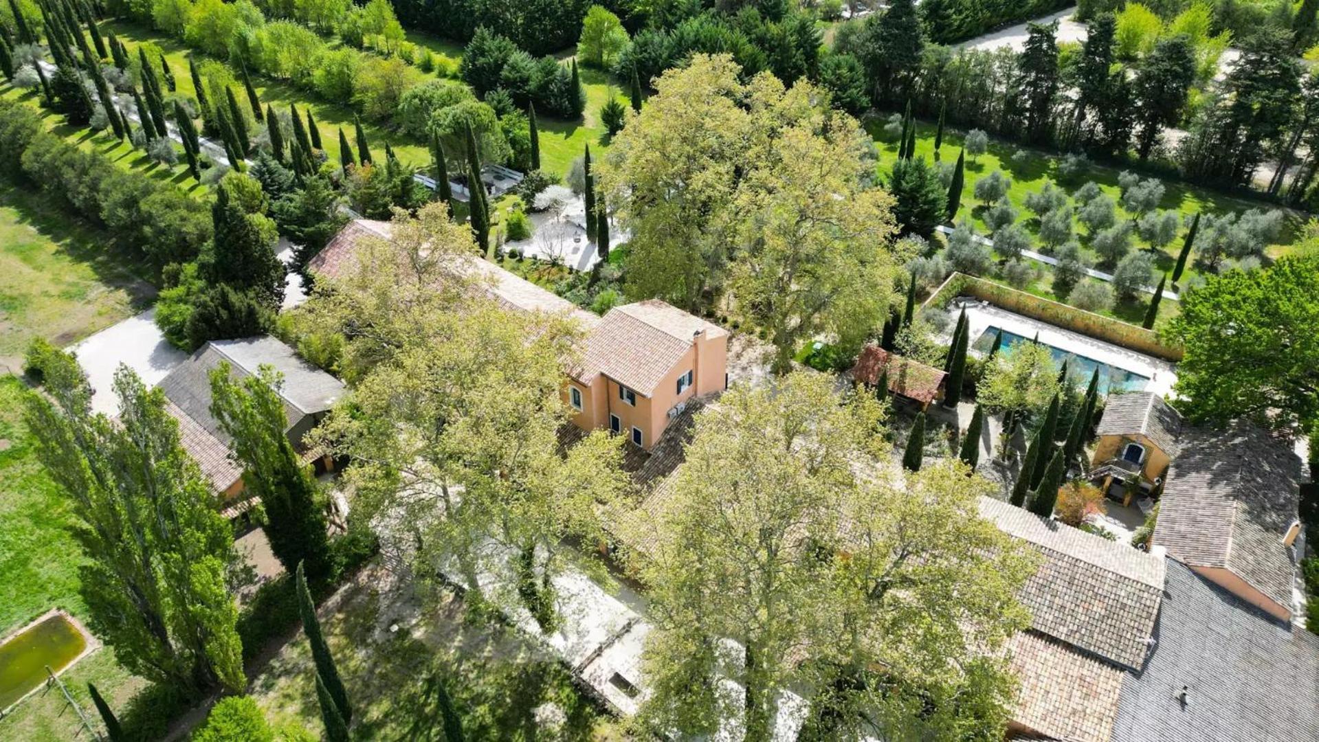 Bastide Du Regent Hotel Le Thor Exterior photo